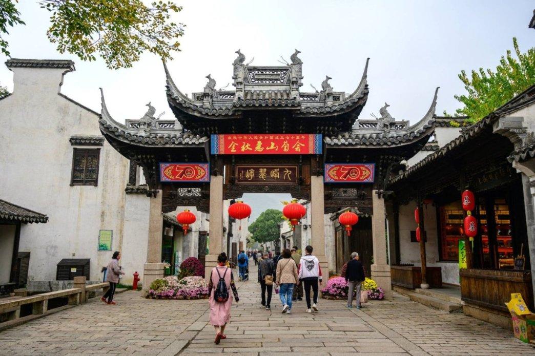 “小神兽”看护难，来三亚共青学园“寒托班”